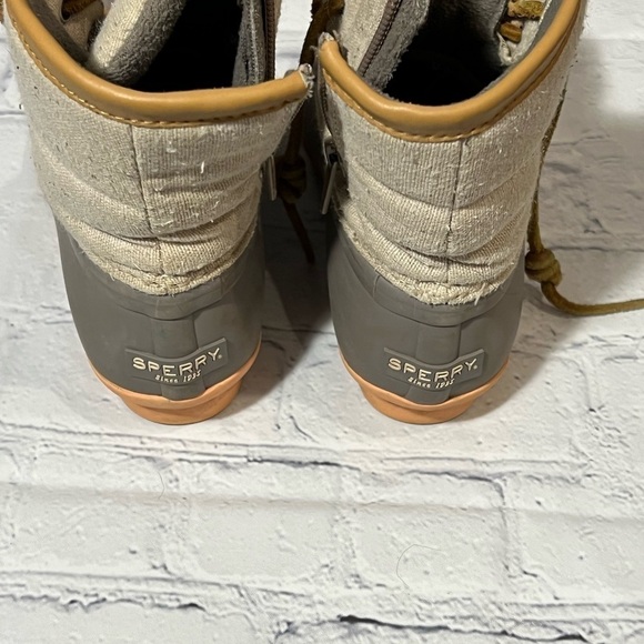 Sperry size 2 salt water boots - Picture 7 of 7